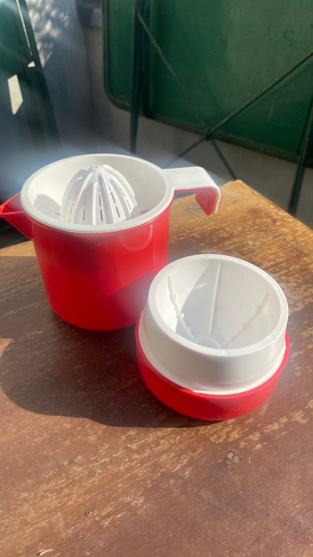 Vintage citruspers / kannetje 70s italiaans retro design, Ophalen of Verzenden, Zo goed als nieuw, Met handvat