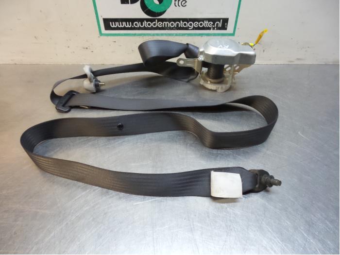 Ceinture de sécurité avant droite d'un Suzuki Ignis (Ignis, Autos : Pièces & Accessoires, Habitacle & Garnissage, Suzuki, Utilisé