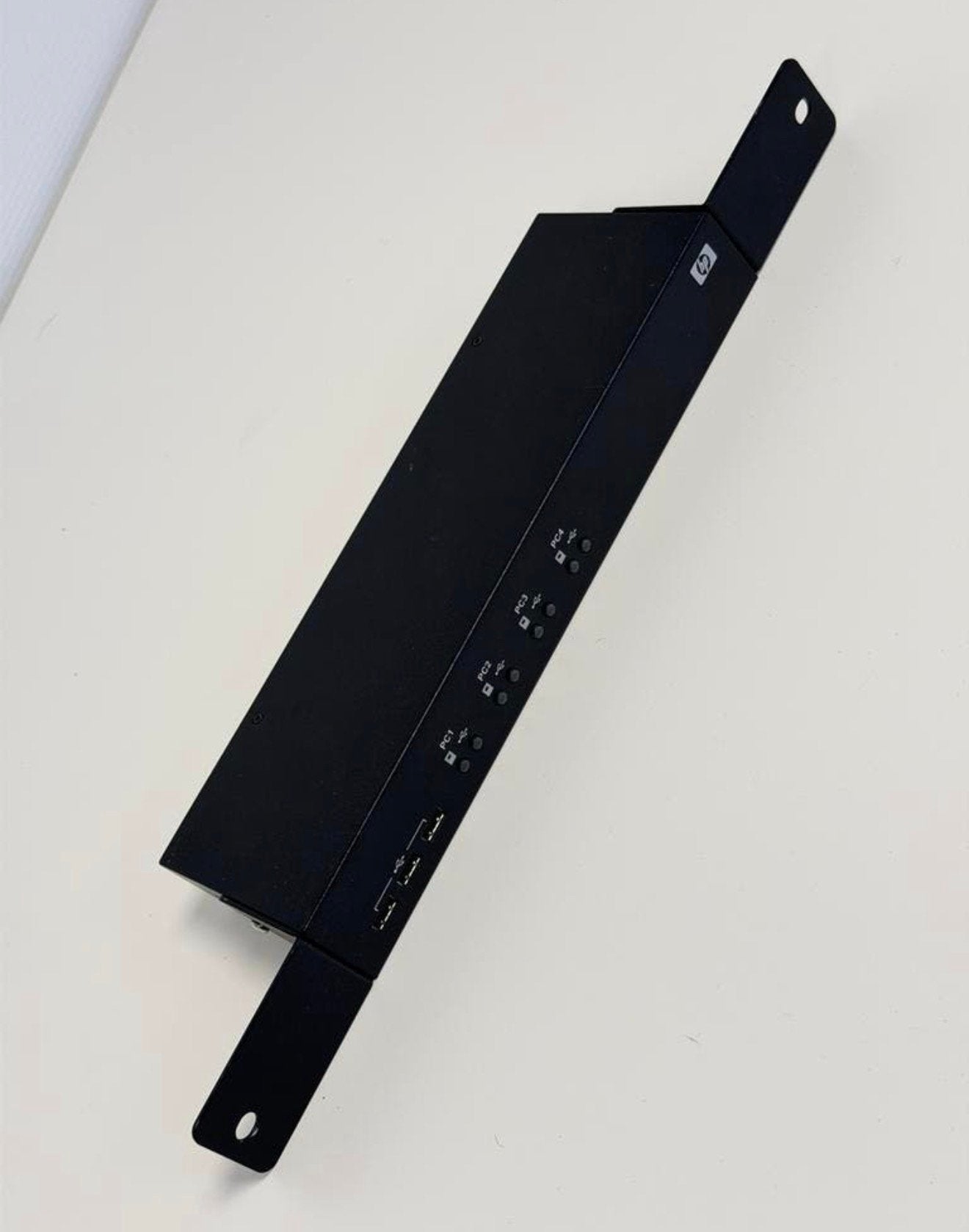 HP 1x4 USB PS2 KVM Console Switch Rackmount 4 Poorts zgan, Ophalen of Verzenden, Zo goed als nieuw