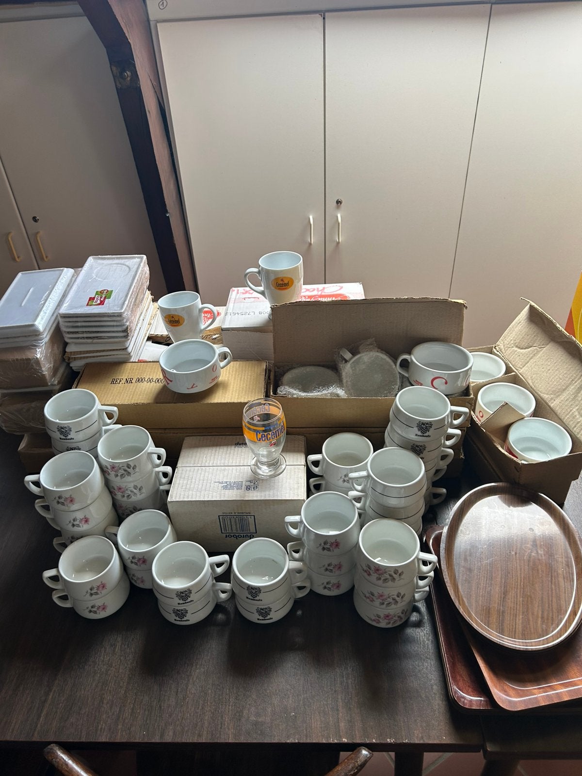 Koffie en chocomelk glazen bordjes en plateaus, Ophalen, Zo goed als nieuw, Overige typen