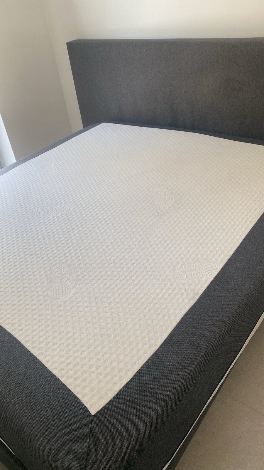 Boxspring 180x200 inclusief nachtkastjes en lampen te koop, Gris, Comme neuf, Enlèvement, 180 cm