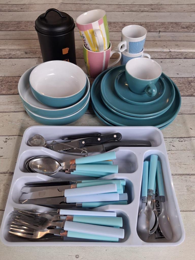 Lot de vaisselle: couverts, assiettes, tasses, Enlèvement, Utilisé