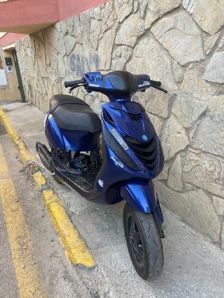 GEZOCHT, Fietsen en Brommers, Scooters | Piaggio, Zo goed als nieuw, Zip, Ophalen