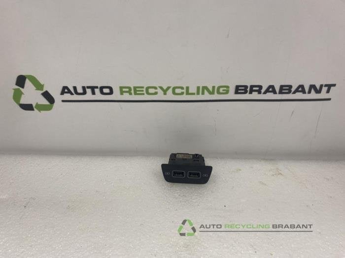 Connexion multimédia d'un Volkswagen Polo, -, 3 mois de garantie, Utilisé, -