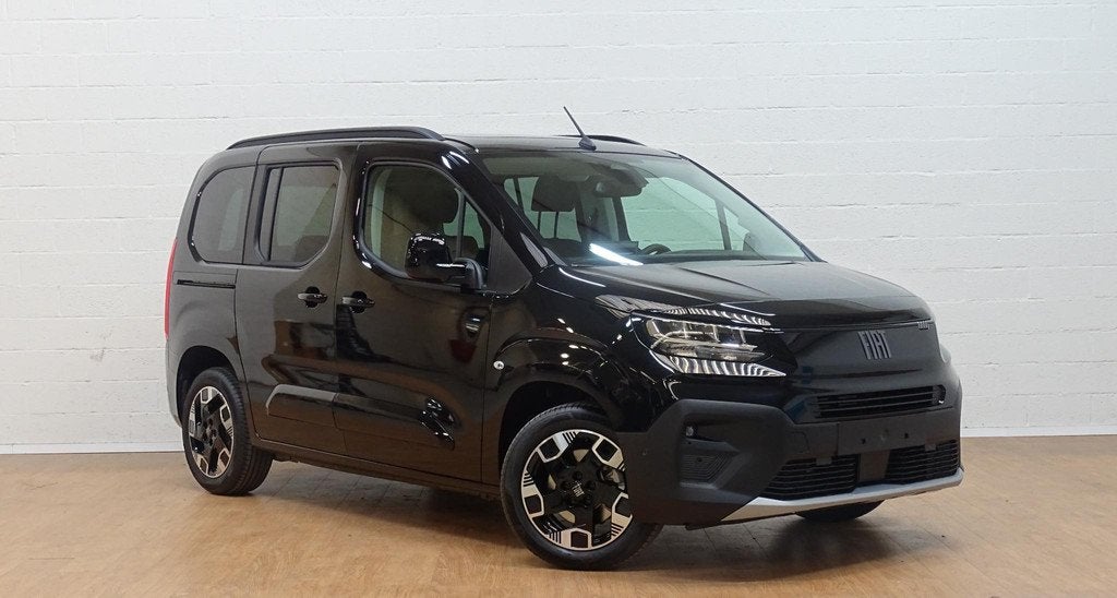 Fiat Qubo 1.2T +gps+camera+park pilot +magic top, Voorwielaandrijving, Gebruikt, Zwart, https://public.car-pass.be/vhr/23ef7ae1-c938-46ac-ab68-870d1126a217