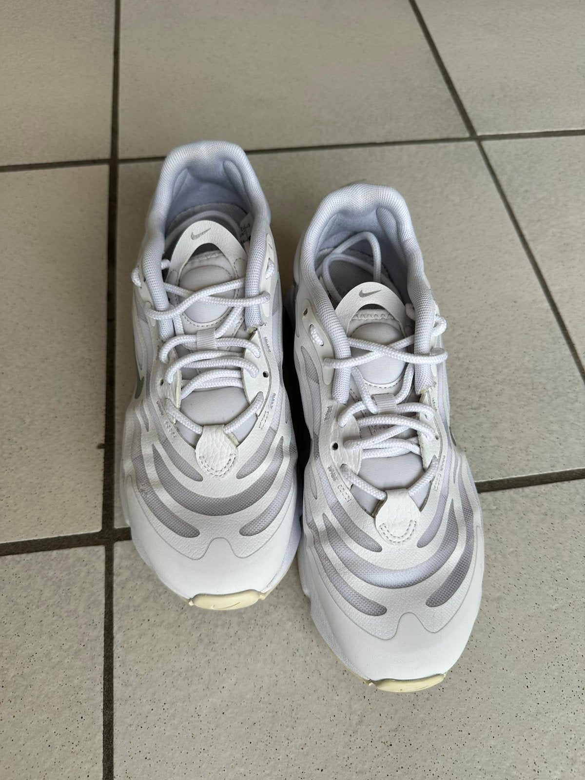 Nike air max maat 38, Vêtements | Femmes, Chaussures, Chaussures de sports, Enlèvement, Porté, Blanc