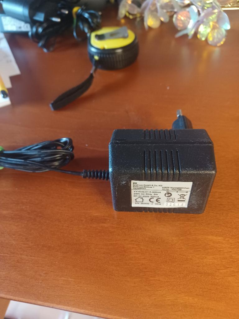 Emil Lux 5V Adapter Oplader - Art.Nr. 350798, Audio, Tv en Foto, Opladers, Ophalen of Verzenden, Zo goed als nieuw