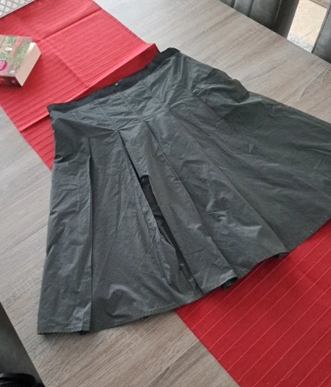 Massimo Dutti grijze rok - 38, Kleding | Dames, Rokken, Maat 38/40 (M), Ophalen of Verzenden, Zo goed als nieuw, Knielengte