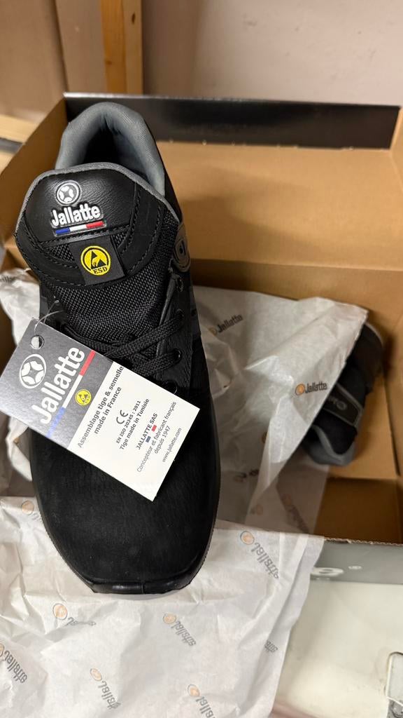 Nieuwe veiligheidsschoenen, Ophalen, Nieuw