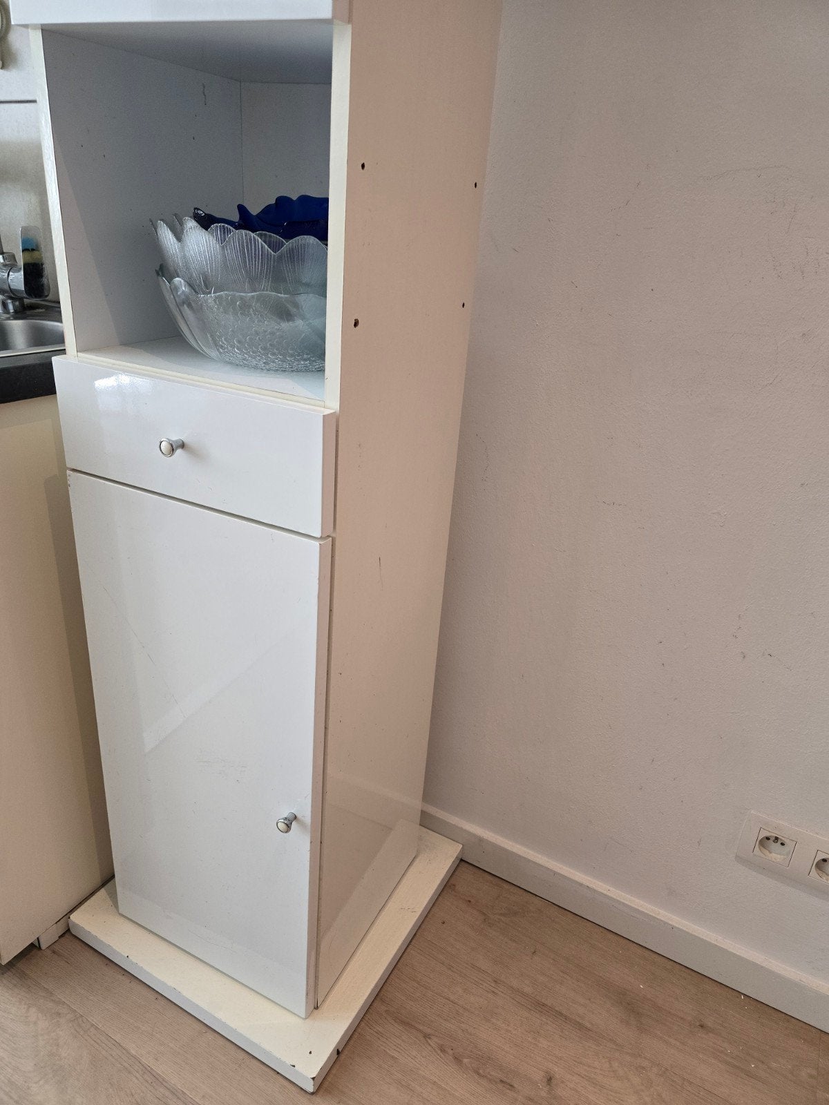 Witte kast, Enlèvement