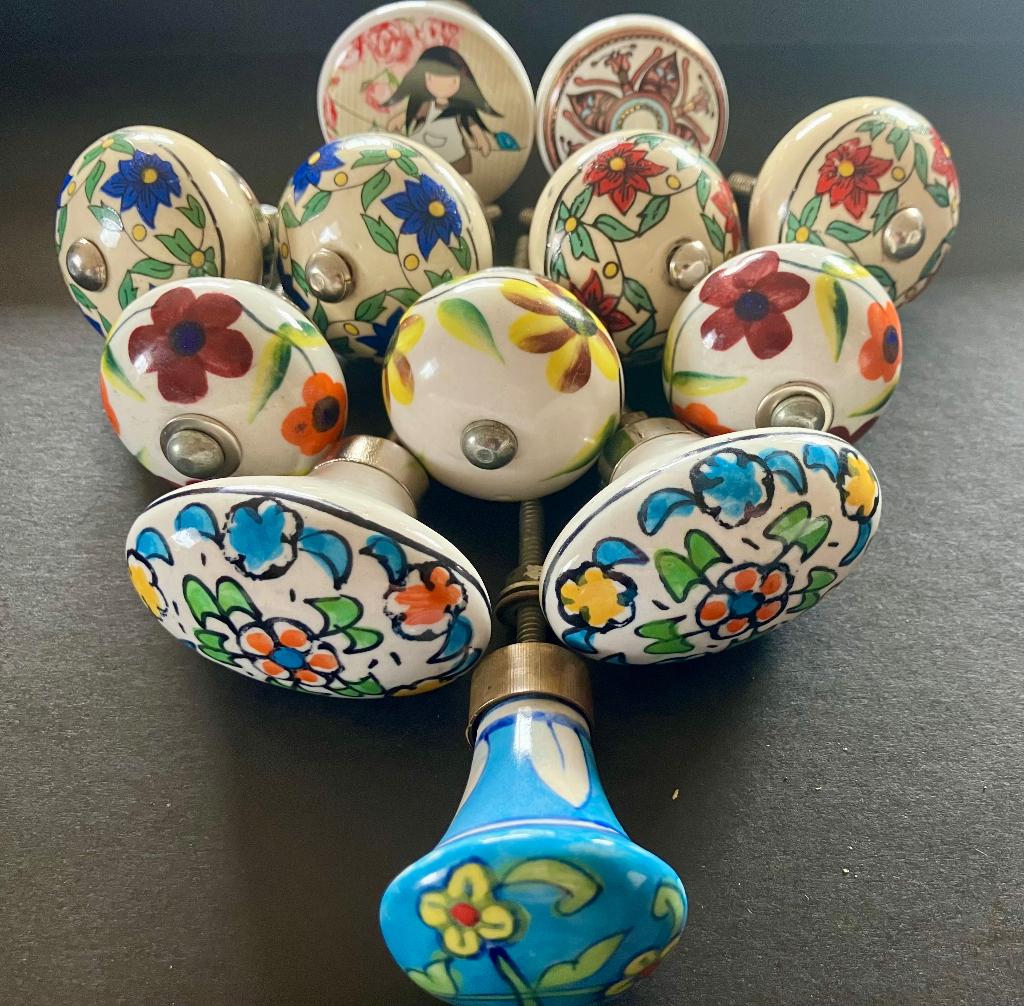 12 vintage keramische deur/ kastknoppen, Antiek en Kunst, Curiosa en Brocante, Ophalen of Verzenden