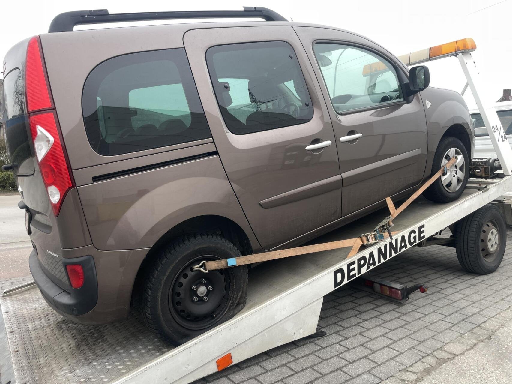 Depanage Takeldienst Pechverhelping Transport Z plaat, Gebruikt, 4 cilinders, Bedrijf, Te koop