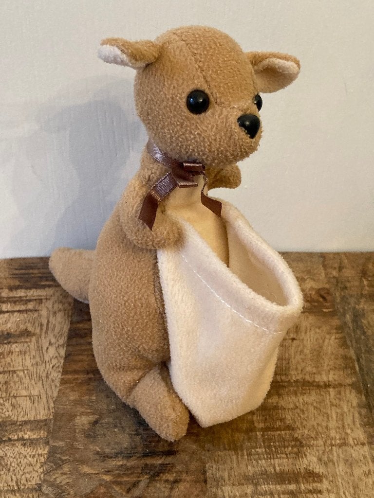 Knuffel kangoeroe met buidel - 15 cm, Ophalen of Verzenden, Gebruikt, Bruin, Klein (minder dan 20 cm)