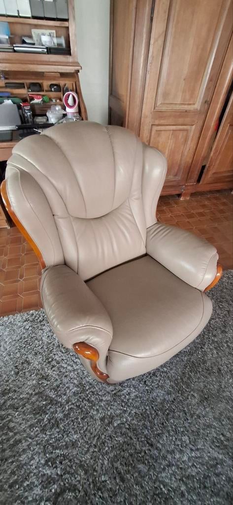 Te koop 3 zit en 2 electriche 1 zit en 1 vaste,leder, Huis en Inrichting, Fauteuils, Ophalen