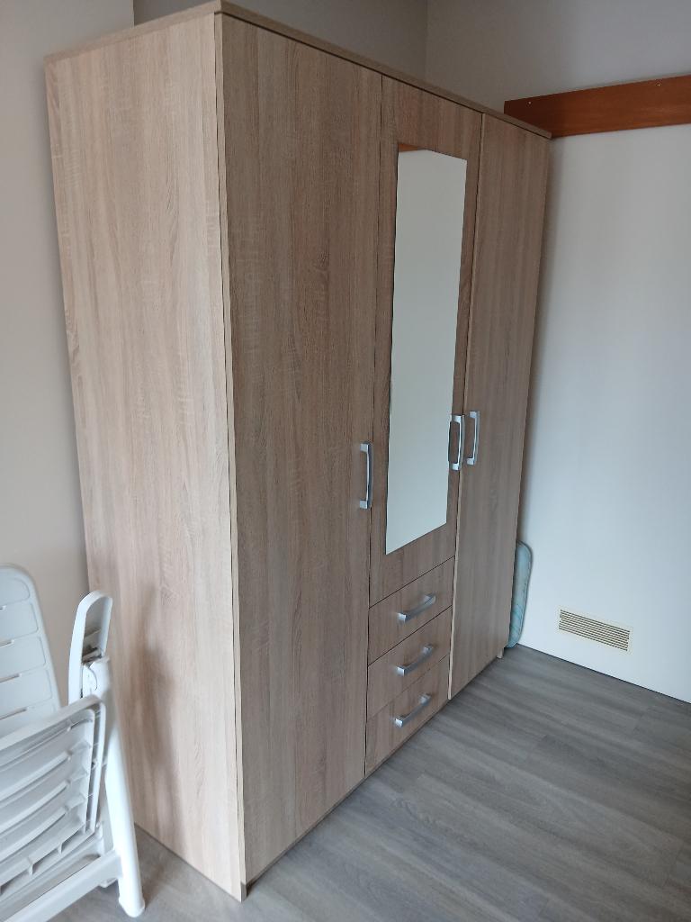 Belle garde-robe, 150 à 200 cm, Comme neuf, Avec tablette(s), Moderne