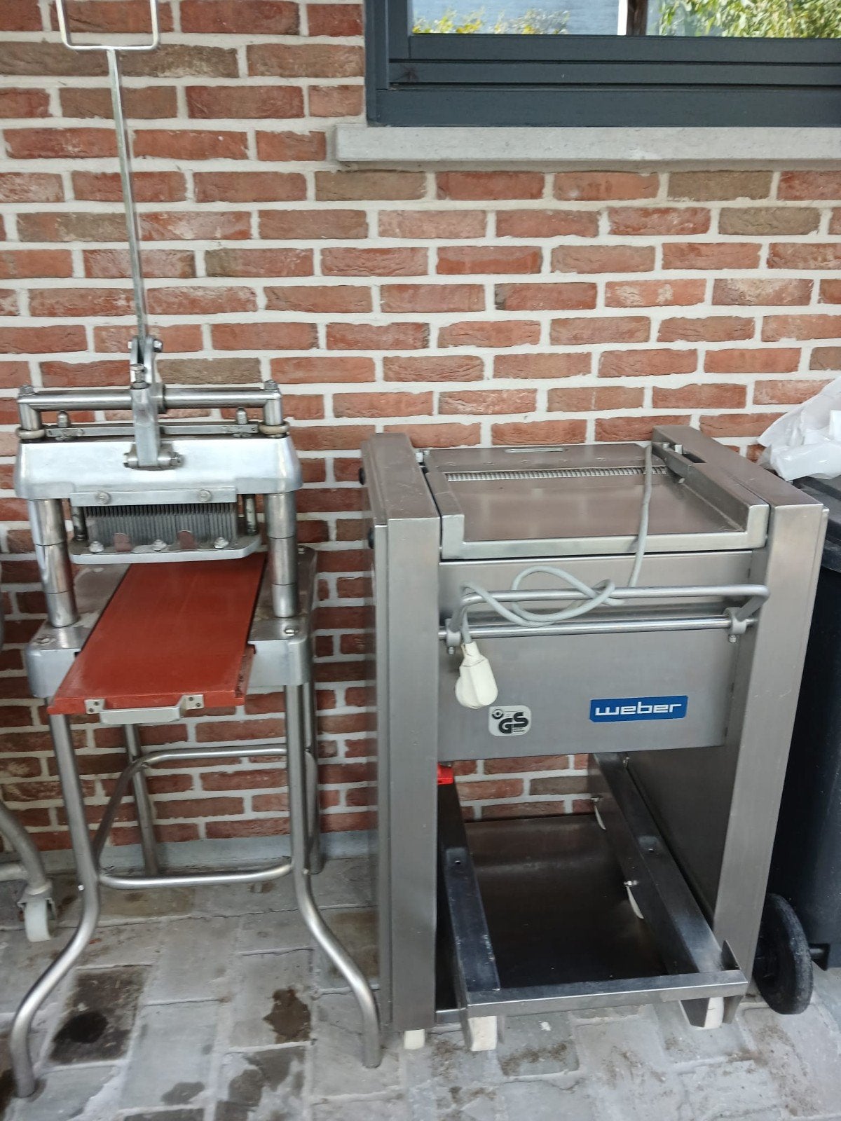 attendrisseur et éplucheur de viande, Enlèvement