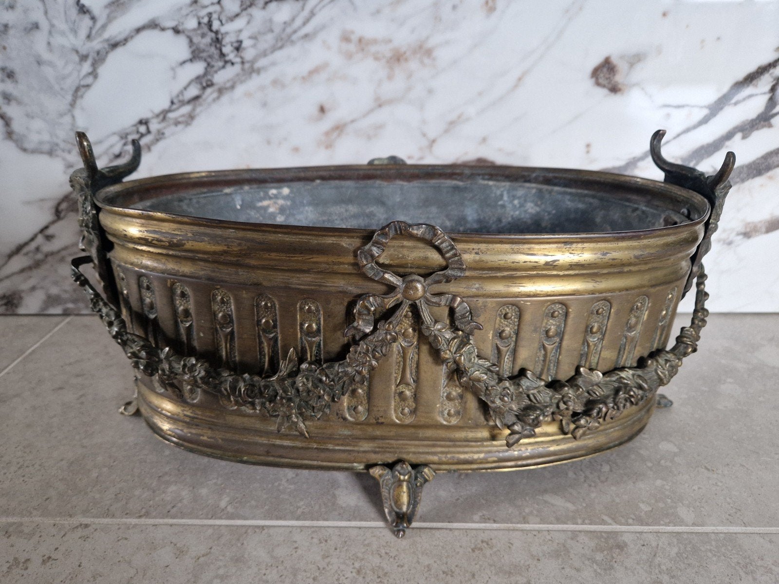 Antieke jardinière, Ophalen