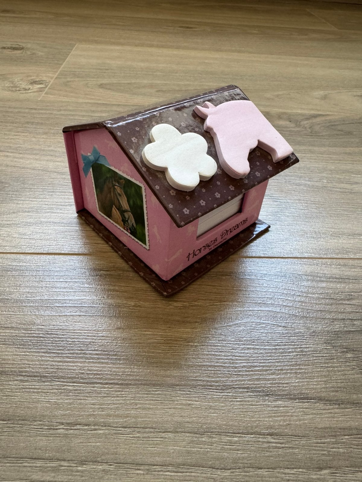 Doosje met blaadjes en post its, Diversen, Schoolbenodigdheden, Verzenden, Zo goed als nieuw