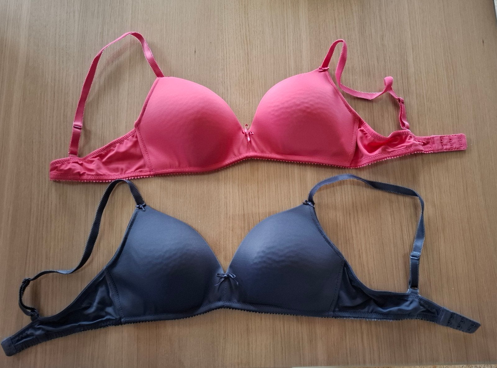 2 nieuwe bh's 80B, Vêtements | Femmes, Sous-vêtements & Lingerie, C&A, Enlèvement, Soutien-gorge