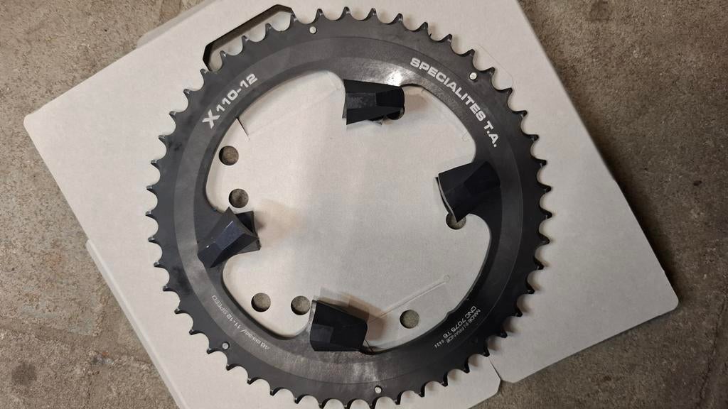 Plateau Spécialite TA X110 48 dents + cover ultegra 8100, Vélos & Vélomoteurs, Enlèvement ou Envoi