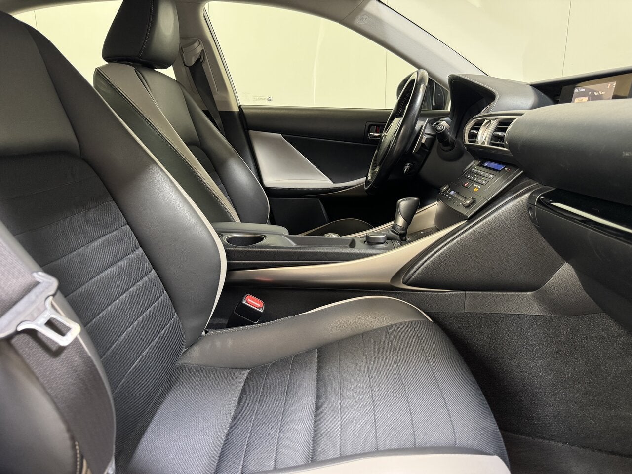 Lexus IS 300h 2.5 Hybride - GPS - Leder - Topstaat!, Auto's, 4 deurs, 0 min, 0 kg, 134 kW