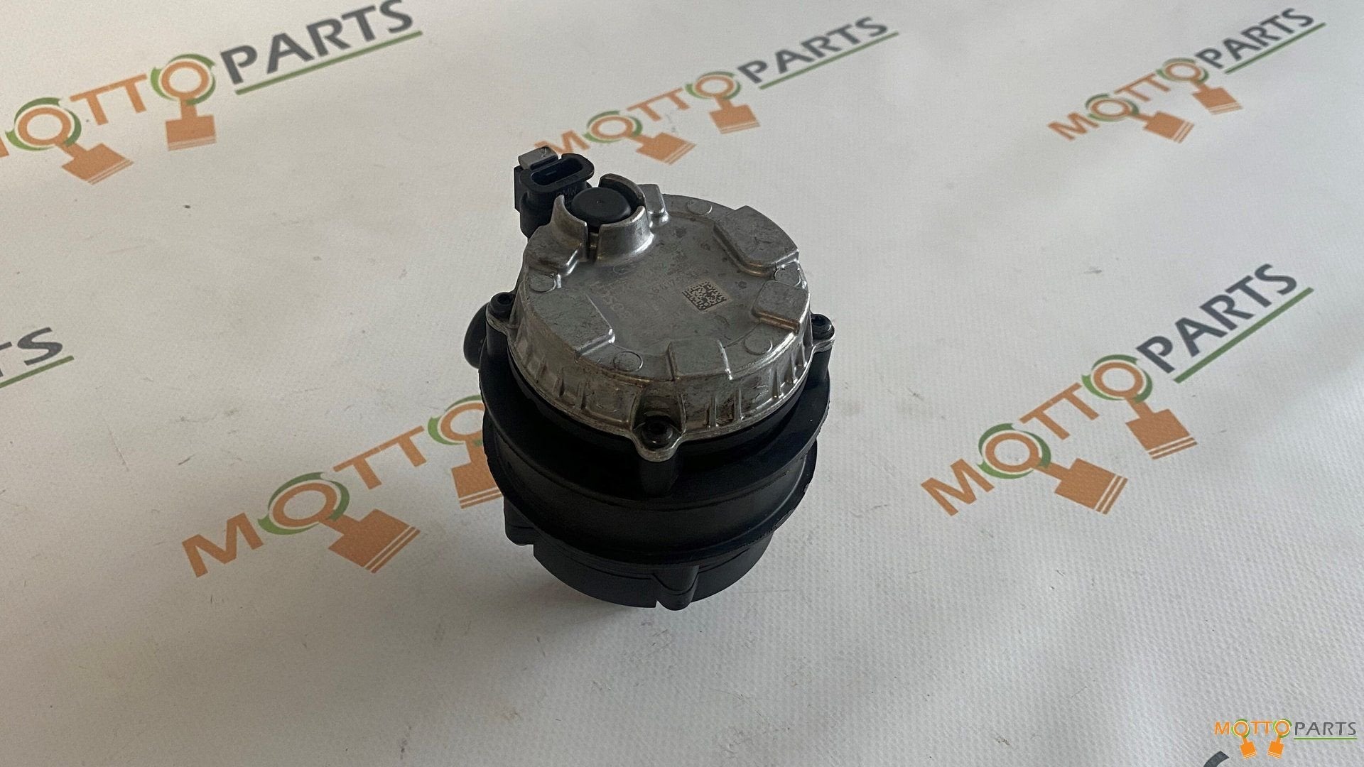 BMW waterpomp coolant watercirculatiepomp F20 F36 8637953 04, -, Utilisé, -, Enlèvement ou Envoi