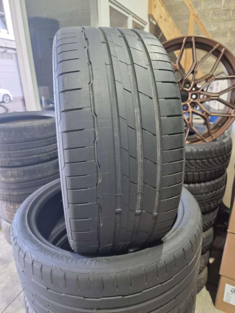 Pneus de voiture 4x 235 35 19 Hankook, Enlèvement