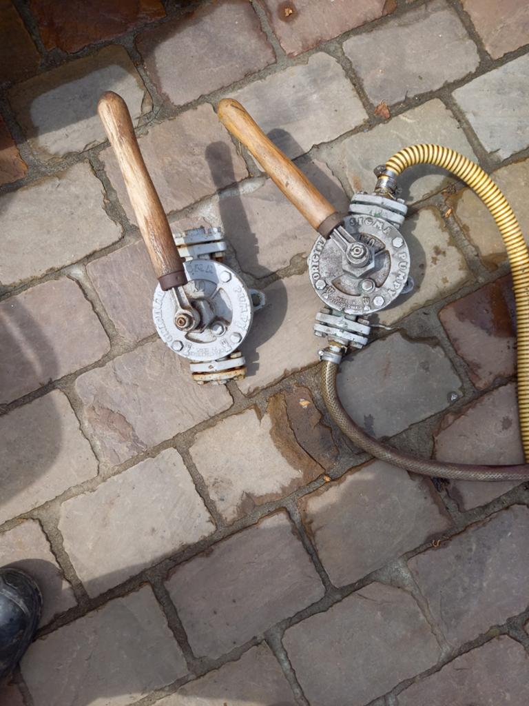 Pompe à fluide manuelle, Enlèvement
