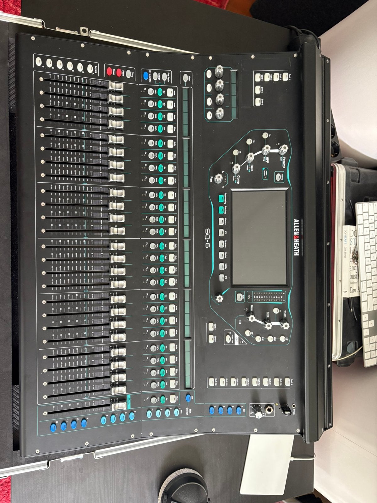 Allen et Heath SQ6 + Flight Case, Enlèvement, Comme neuf, 20 canaux ou plus