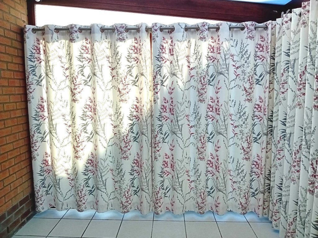 6 witte verduisteringsgordijnen met bloemen, Ophalen, Zo goed als nieuw, Wit, 150 tot 200 cm