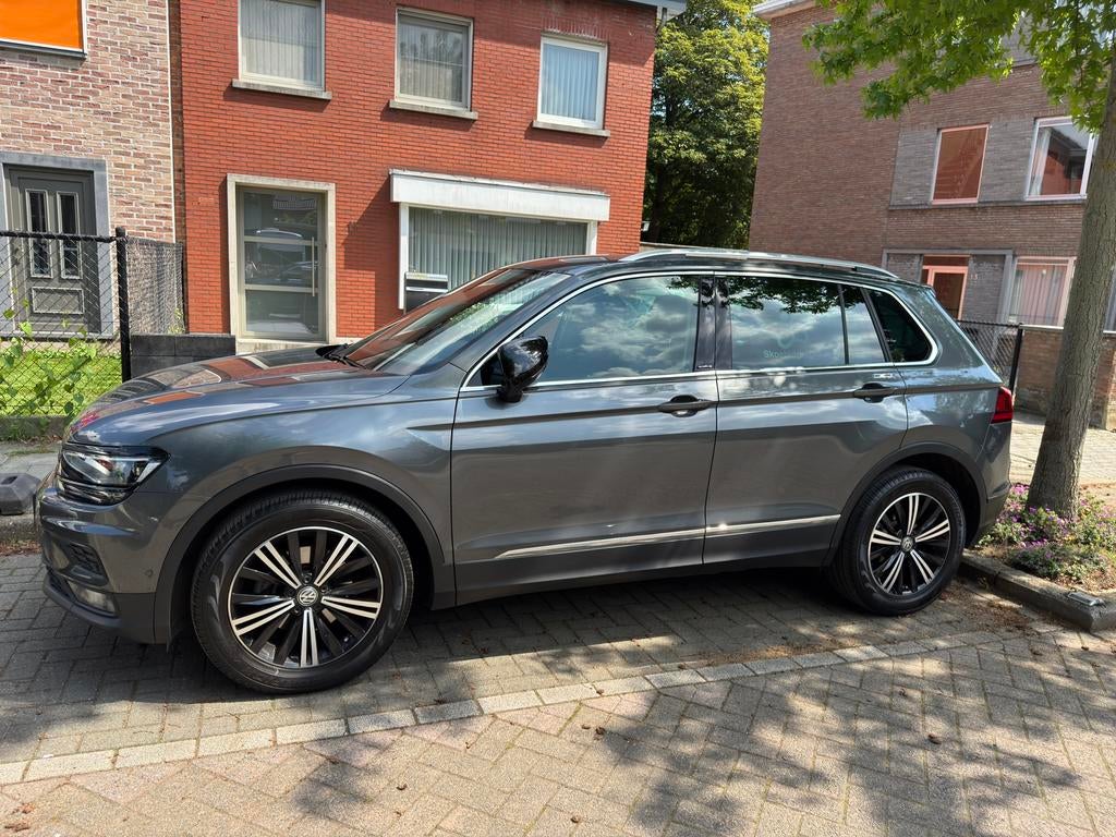 Volkswagen tiguan (2019), Auto's, Voorwielaandrijving, Stof, 4 cilinders, Handgeschakeld