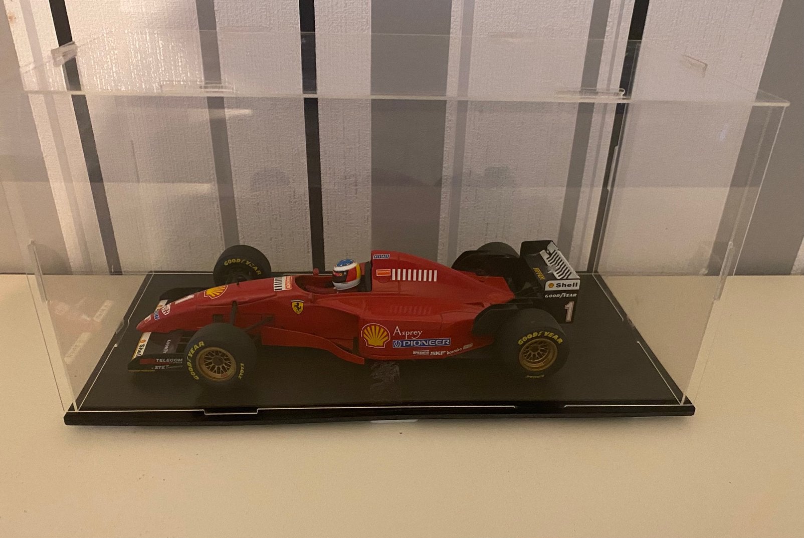 Formule 1 Ferrari 412 T2 ( 1/18 ) M Schumacher, Enlèvement