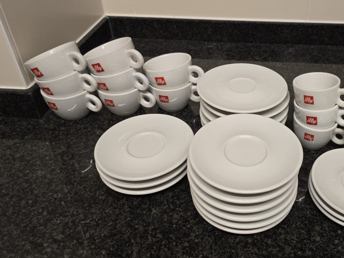 Illy-kopjes en schoteltjes, Huis en Inrichting, Ophalen, Gebruikt, Kop(pen) en/of Schotel(s)