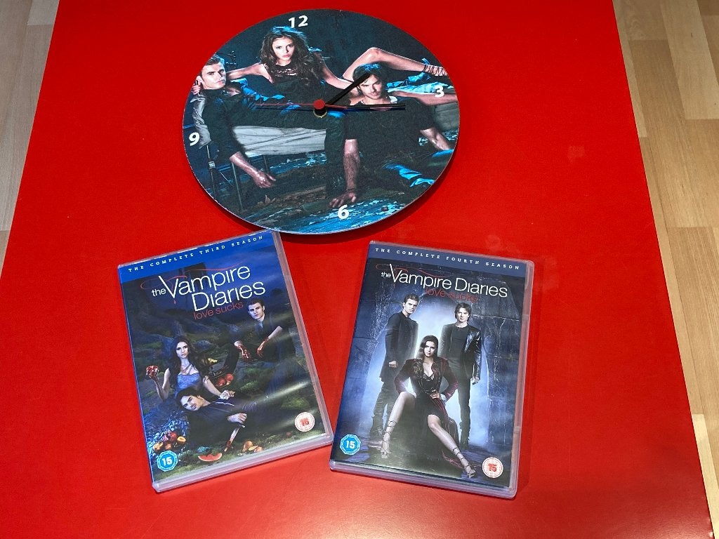 DVD Vamoire diaries + unieke klok, CD & DVD, DVD | Science-Fiction & Fantasy, Anglais, Enlèvement ou Envoi, Anglais, Fantasy