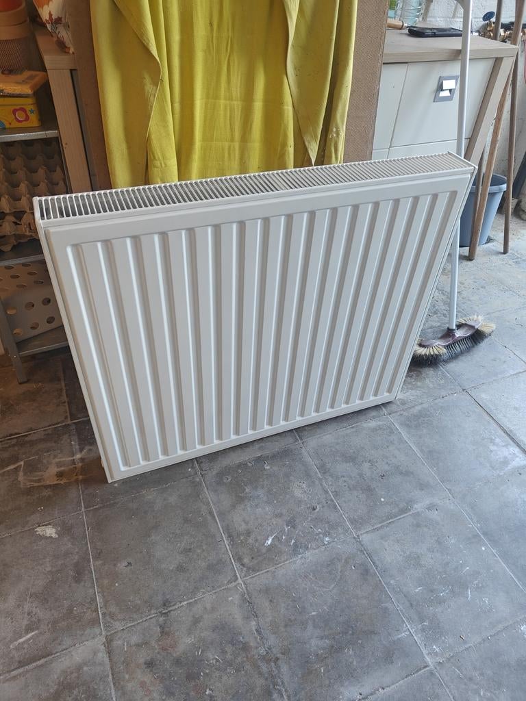 Radson radiateur nieuwe H75 x L90 x L10 linkse montage., Doe-het-zelf en Bouw, Verwarming en Radiatoren, Ophalen, Radiator