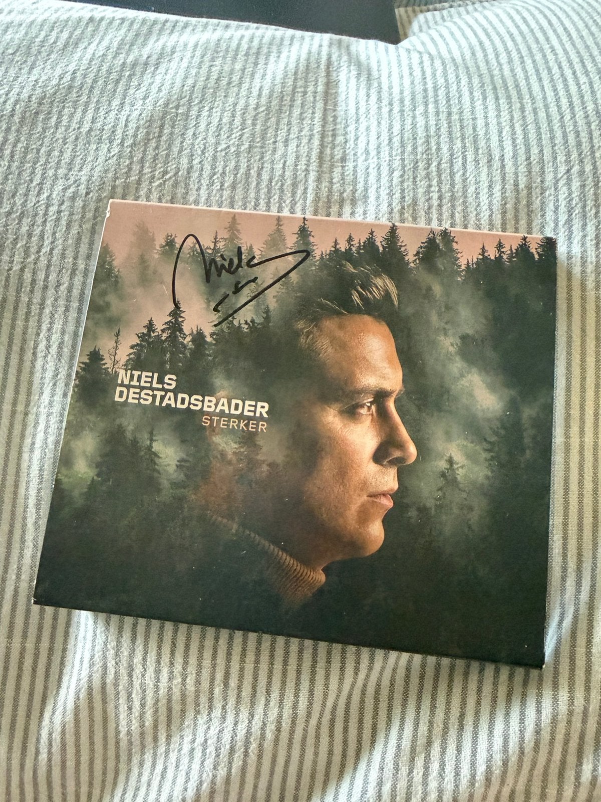 Cd Niels Destadsbader - Sterker - Gesigneerd, CD & DVD, CD | Pop, Enlèvement ou Envoi, Comme neuf, Signé