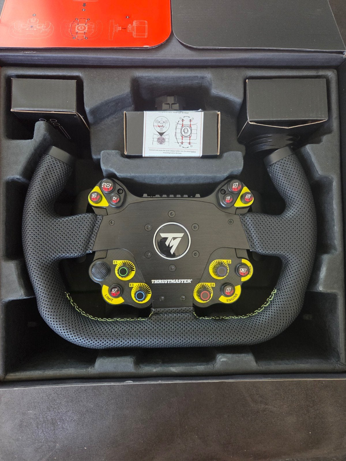 Thrustmaster evo racing 31u leather, Consoles de jeu & Jeux vidéo, Consoles de jeu | Sony Consoles | Accessoires, PlayStation 5
