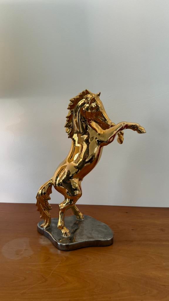 Gouden paard beeld, Enlèvement, Comme neuf