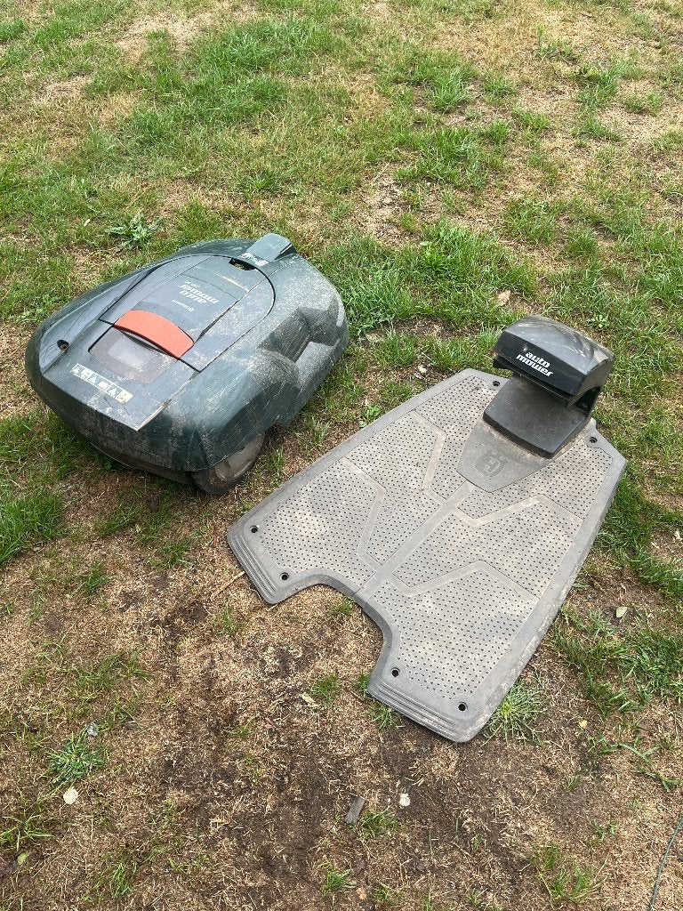 Robotmaaier Husqvarna AC220 voor ONDERDELEN, Enlèvement, Utilisé, 20 à 25 cm, Husqvarna