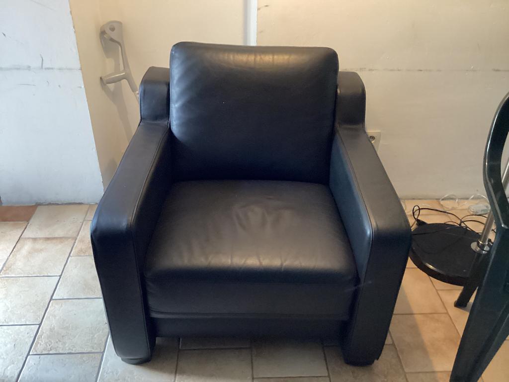 Twee. Lederen fauteuils voor één zitplaats, €150 voor beide., Ophalen, Zo goed als nieuw, Leer