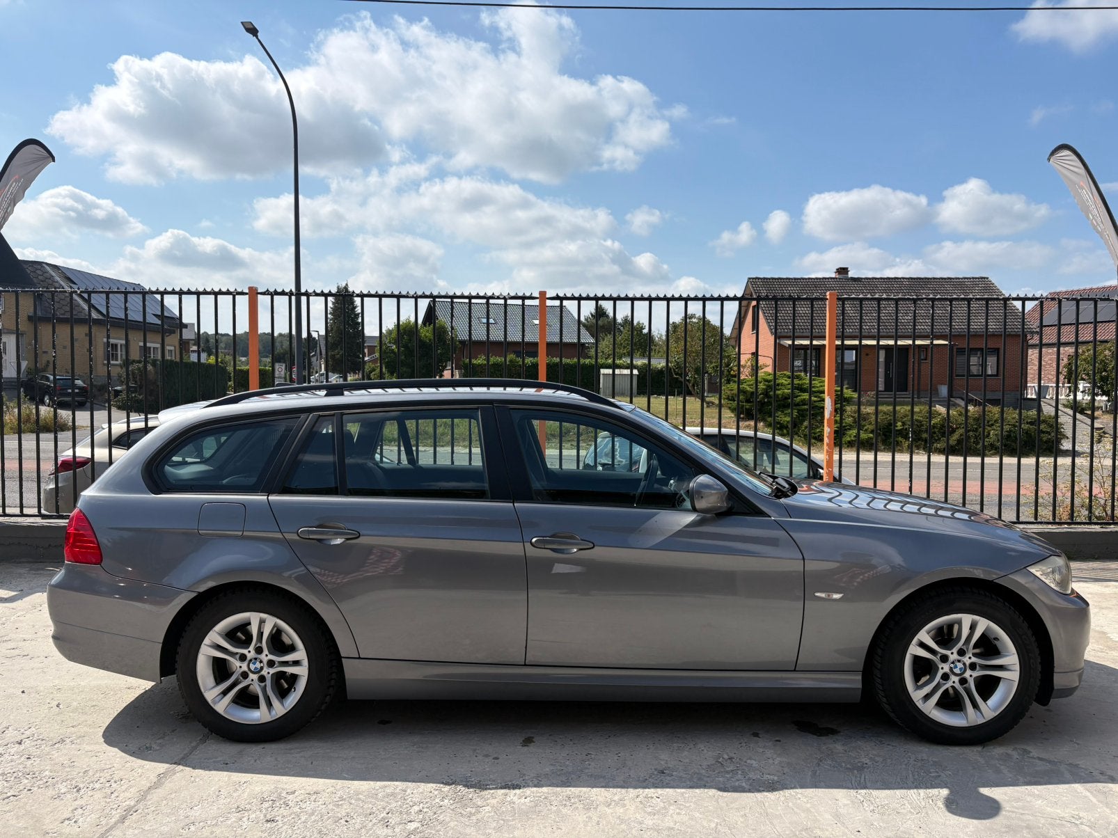 BMW 318D TOURING BOÎTE AUTOMATIQUE 2009 171 000KM EURO 5, Achat, Entreprise, Entretenue par le concessionnaire, Noir