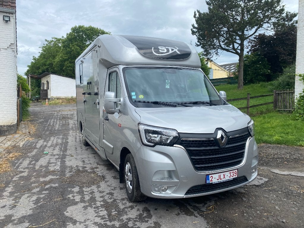 Camionnette stx stalle, Animaux & Accessoires, Chevaux & Poneys | Semi-remorques & Remorques, Enlèvement, Comme neuf, Polyester