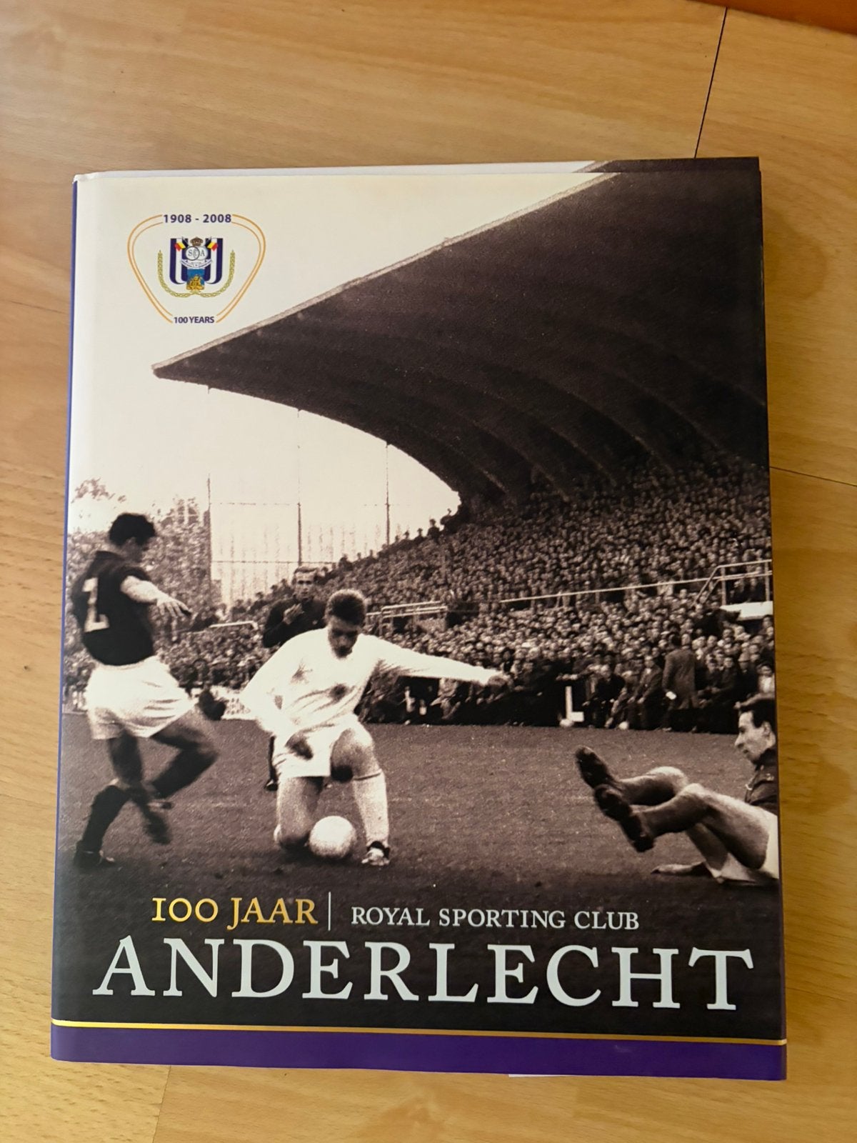 100 Jaar Royal Sporting Club Anderlecht (1908-2008), Boeken, Ophalen, Zo goed als nieuw