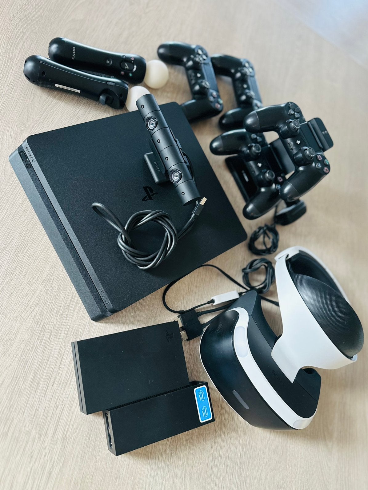 PlayStation 4 Slim 1TB + VR-bril + 4 controllers., Games en Spelcomputers, Ophalen, Gebruikt, Slim, Met 3 controllers of meer
