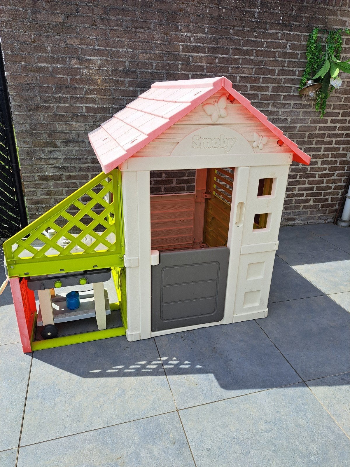 Smoby speelhuisje met buitenkeuken en bbq, Kinderen en Baby's, Speelgoed | Buiten | Speelhuisjes, Ophalen, Gebruikt, Plastic
