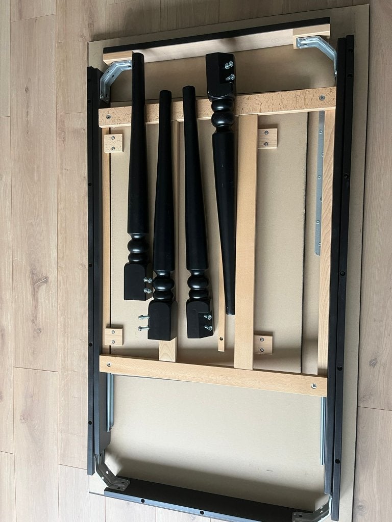 TAFEL IN DE WOONKAMER, Huis en Inrichting, Ophalen, Zo goed als nieuw