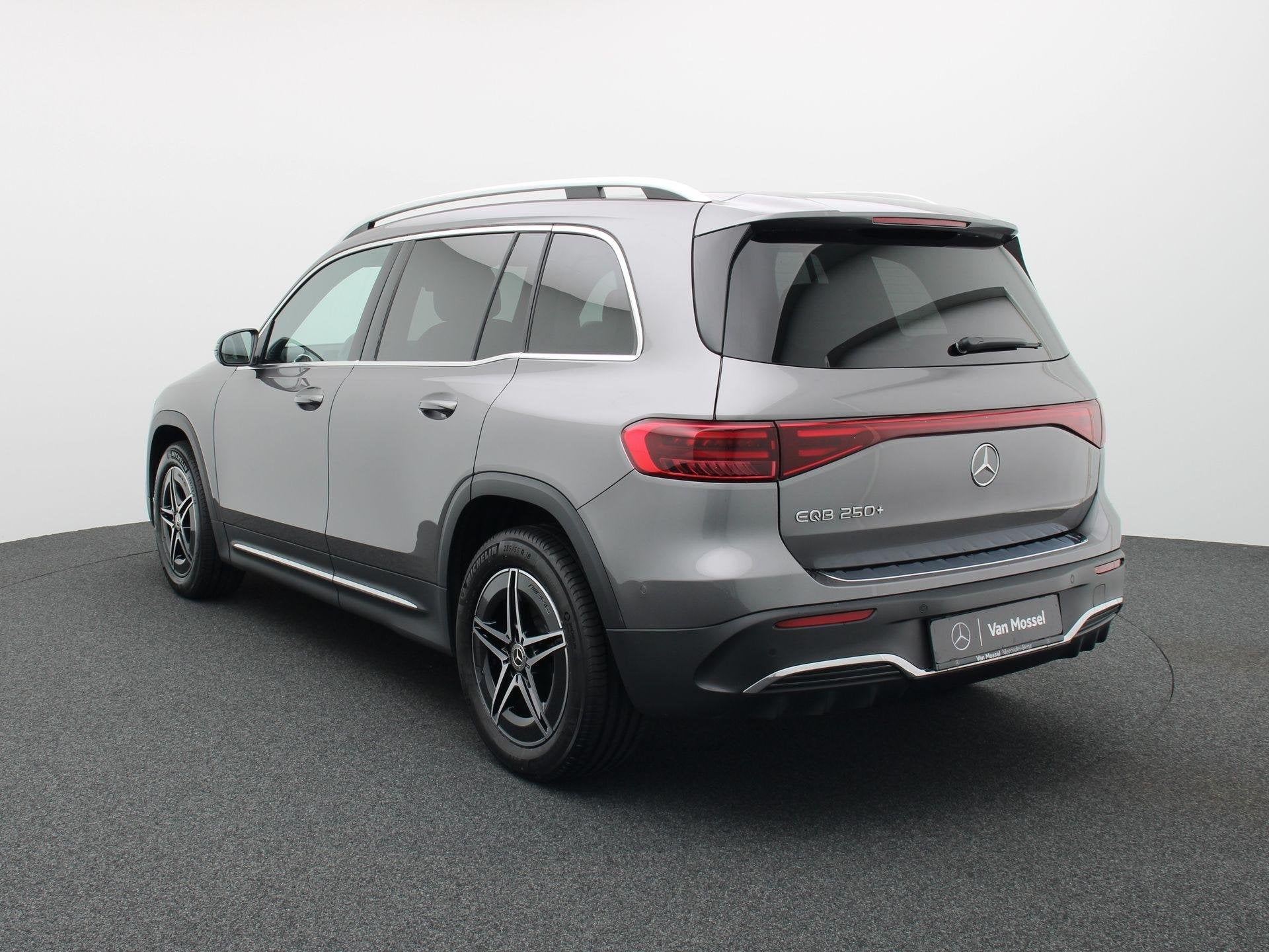 Mercedes-Benz EQB 250+ AMG Line + PANORAMISCH DAK + CARPLAY, Auto's, Mercedes-Benz, Dealer onderhouden, Stof, Gebruikt, 5 zetels