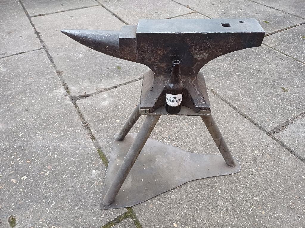 Aambeeld 75kg 1945 WW2, Antiek en Kunst, Ophalen