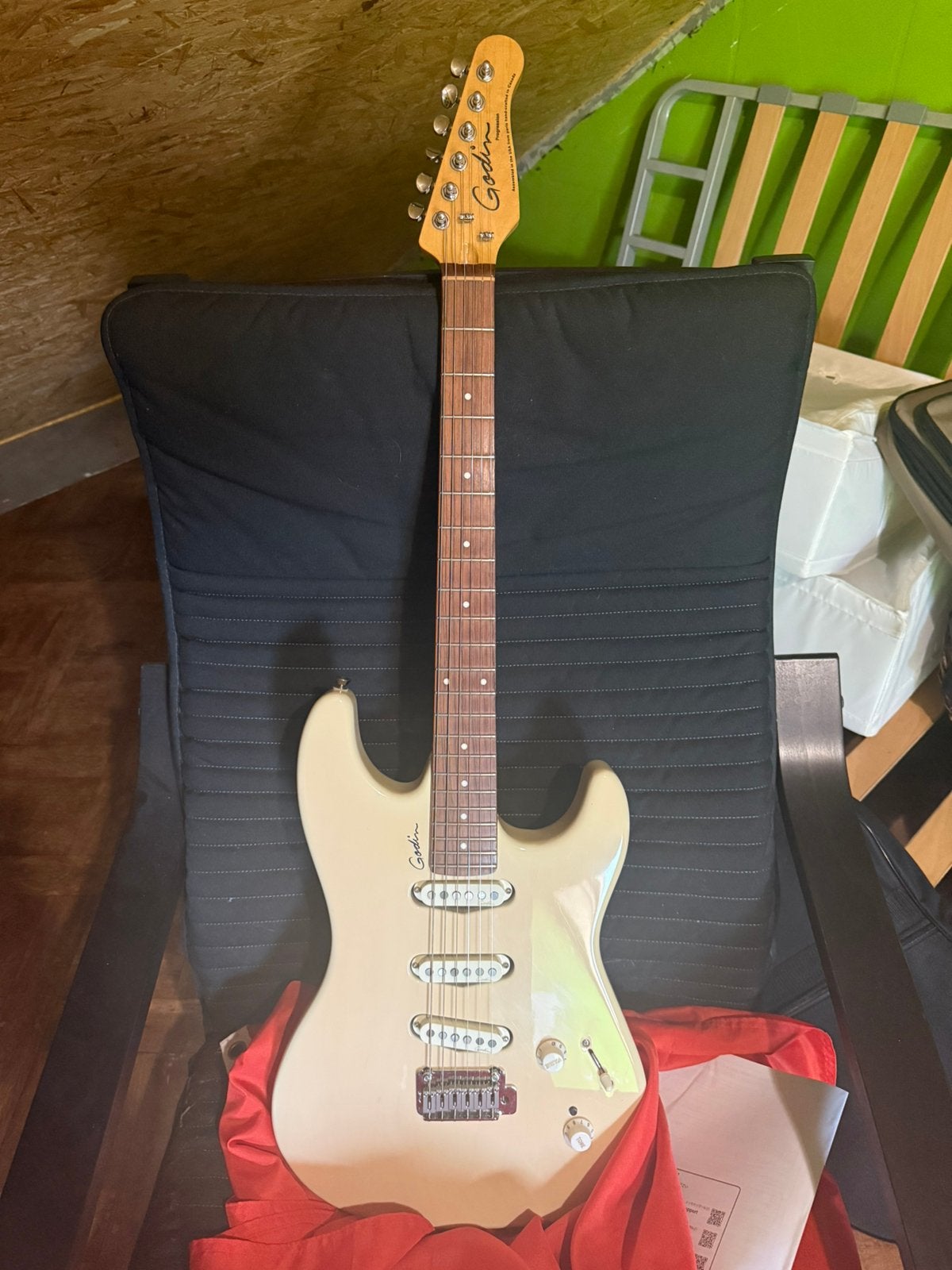 Godin Progression Beige inclusief zak, Musique & Instruments, Instruments à corde | Guitares | Électriques, Enlèvement ou Envoi