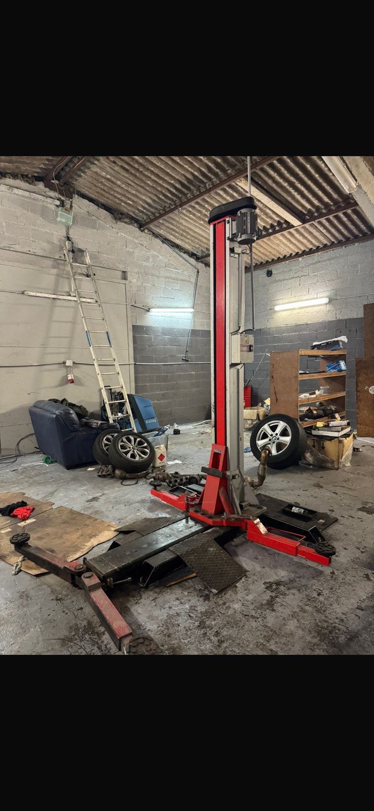 Professionele 1-koloms autobrug – 220V / 380V – €875, Ophalen, Zo goed als nieuw